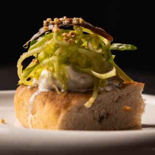 BURRATA PUNTARELLE, ALICI E NOCCIOLE