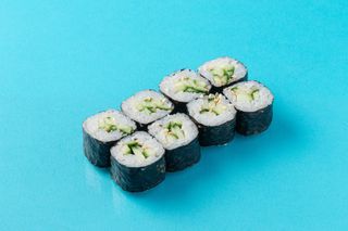 Маки с огурцом (100г)