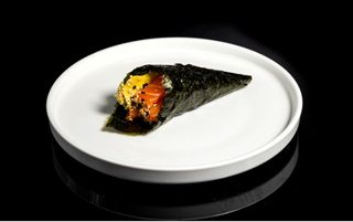 41. Temaki sake