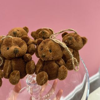 Miś z brązową kokardka