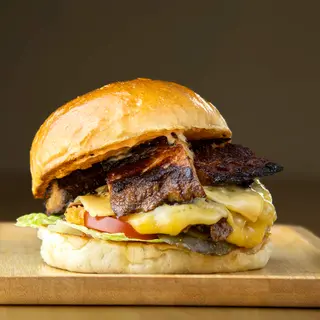 Zestaw Classic Tokyo burger + frytki + Napój 330ml