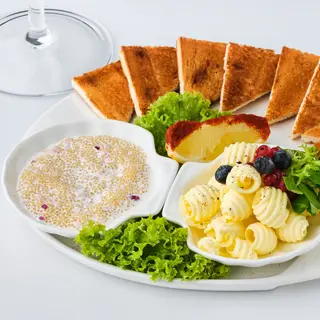 ІКРА ЩУКИ З МАСЛОМ І ГРІНКАМИ