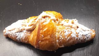 Super Croissant (sujeto a croissant curvo)