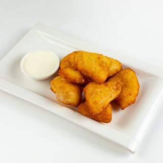 Боорсок горячий со сметаной