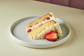 Bolo de Morango c/ Creme Belga (1 Fatia)