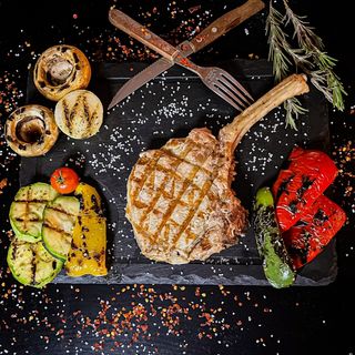 Cotlet de porc tomahawk