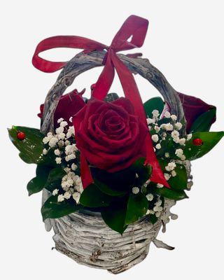 Кошница с червени рози (3бр)