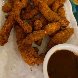 Tiras De Pollo Cajún Con Salsa Barbacoa