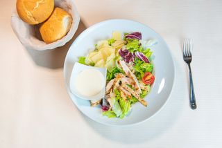 Salata Caesar cu pui