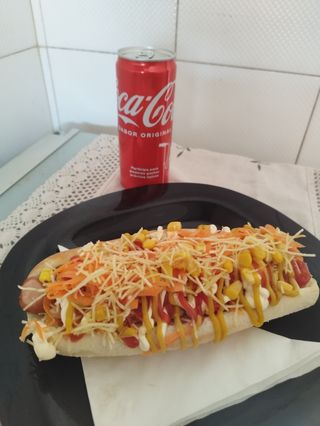 Cachorro quente ,1 coca cola