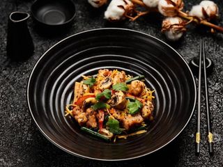 Локшина рамен з куркою та овочами в кімчі-теріякі соусі (340г)