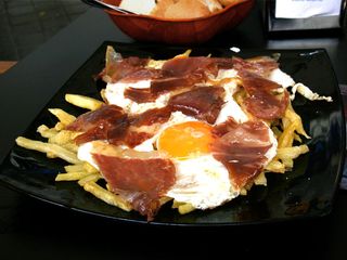 Ración De Huevos Rotos Jamón De La Casa