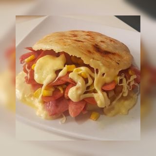 Arepa De Bacon Y Queso