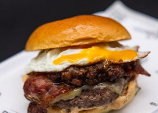 Burger Cómetela entera