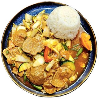 43. Wegańska wołowina w sosie wybranym przez Ciebie