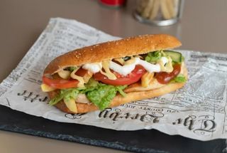 Sandwhich cu piept de pui la grătar