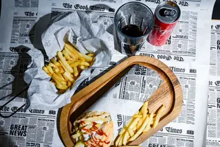 Spicy Gyros + pomfrit+ Coca-Cola