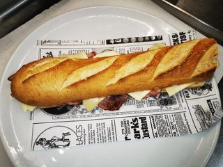 Bocadillo De Bacon y Queso. 