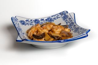 Gamberi con funghi e bambu