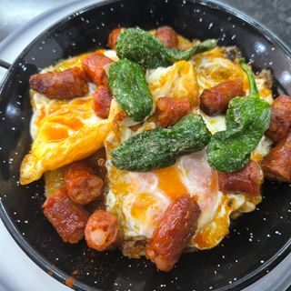 Huevos Con Chistorra y patatas 