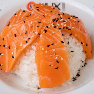 307. Chirashi salmone