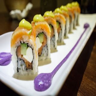 Uramaki double salmón (8 uds.)