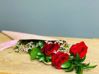 3 Rosas Rojas Con Presentación