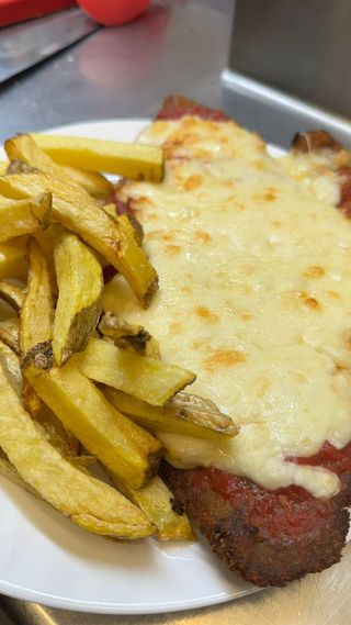 Milanesa Napolitana Con Patatas Fritas