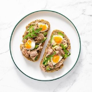 Barrita de atún con huevo cocido