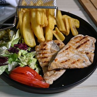 Meniu grătar piept pui mic (bautura inclusa)