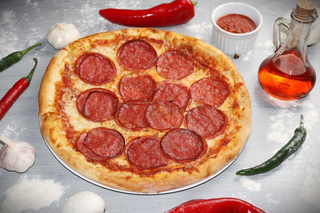 OFERTA SPECIALA    ,,,Pizza Salami 1 + 1 GRATIS '''