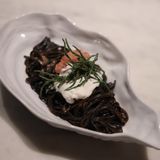 TAGLIOLINI NEGROS CON  TARTAR DE GAMBAS