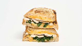 Сэндвич из деревенского хлеба с индейкой (370 гр.)