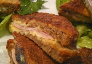 Tost sendvič Monte Cristo