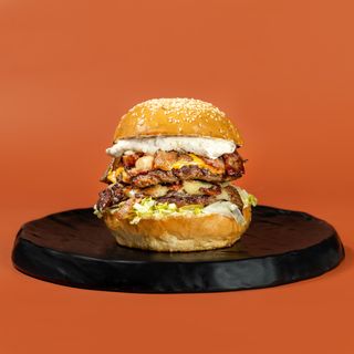 ბურგერი ტრუფელის სოუსით