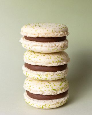 Макарон сир бергадер, 1 шт