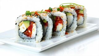 5. Uramaki salmone con pomodoro secco