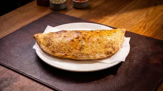 Piroška Calzone pizza