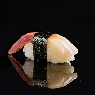 105. Nigiri de Almeja Roja 2P. Red Clam Nigiri 2P
