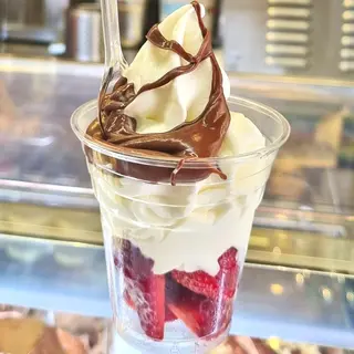 Yogurt intero con topping a scelta 400 cl