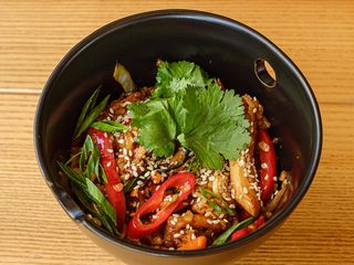 Тайский  рис з куркою та овочами (300g)