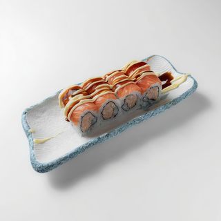 Uramaki salmon roll