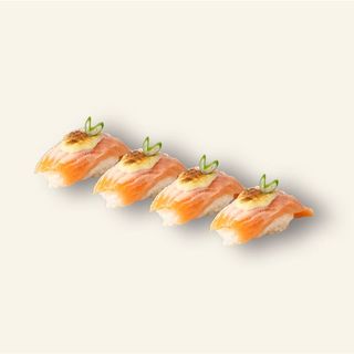 4 Nigiris de Salmon Aburi.