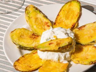 Dovlecei prajiti cu tzatziki (300g)