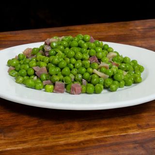 Guisantes salteados con bacon