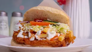 Hamburger cu șnițel de pui