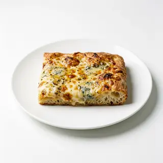 Pizza Quattro Formaggi - felie