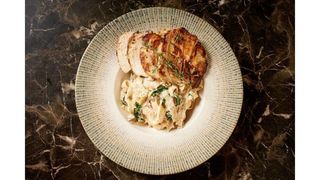 Fettuccine cu pui toscan