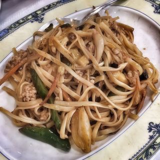 Tallarines Fritos Con Tres Delicias