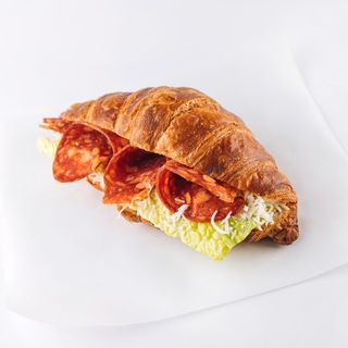 Круасан з чоризо та яблуком 160г